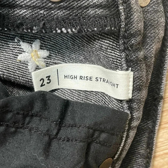 PacSun Daisy Embroidered Cut Off High Rise Shorts Women's Size 23 - Picture 6 of 7